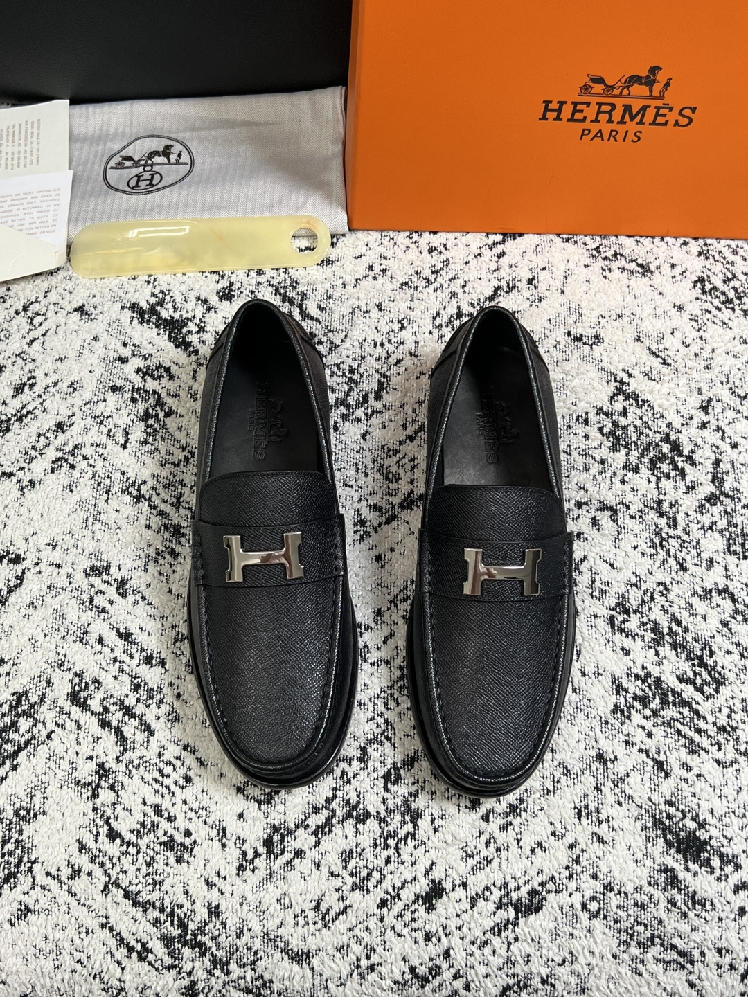 Hermes  高品质  顶级工艺品 爱马仕 皮鞋专柜同步 原厂配置，意大利进口原版牛皮面料，透气舒适进口水染牛里垫，鞋