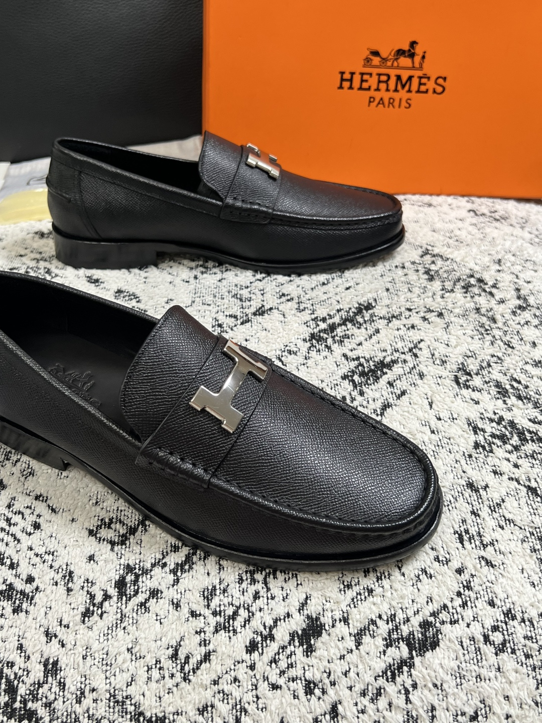 Hermes  高品质  顶级工艺品 爱马仕 皮鞋专柜同步 原厂配置，意大利进口原版牛皮面料，透气舒适进口水染牛里垫，鞋