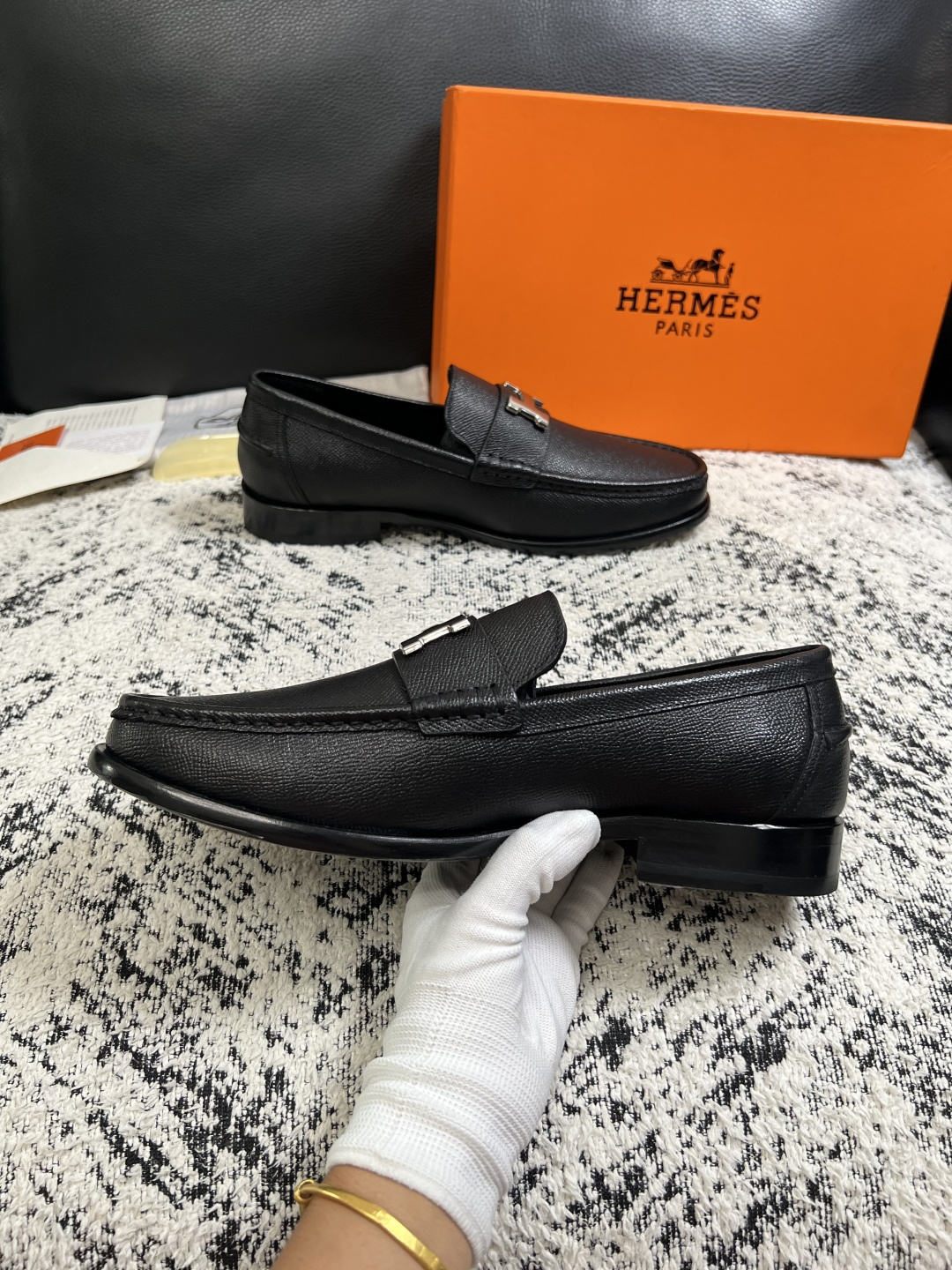 Hermes  高品质  顶级工艺品 爱马仕 皮鞋专柜同步 原厂配置，意大利进口原版牛皮面料，透气舒适进口水染牛里垫，鞋