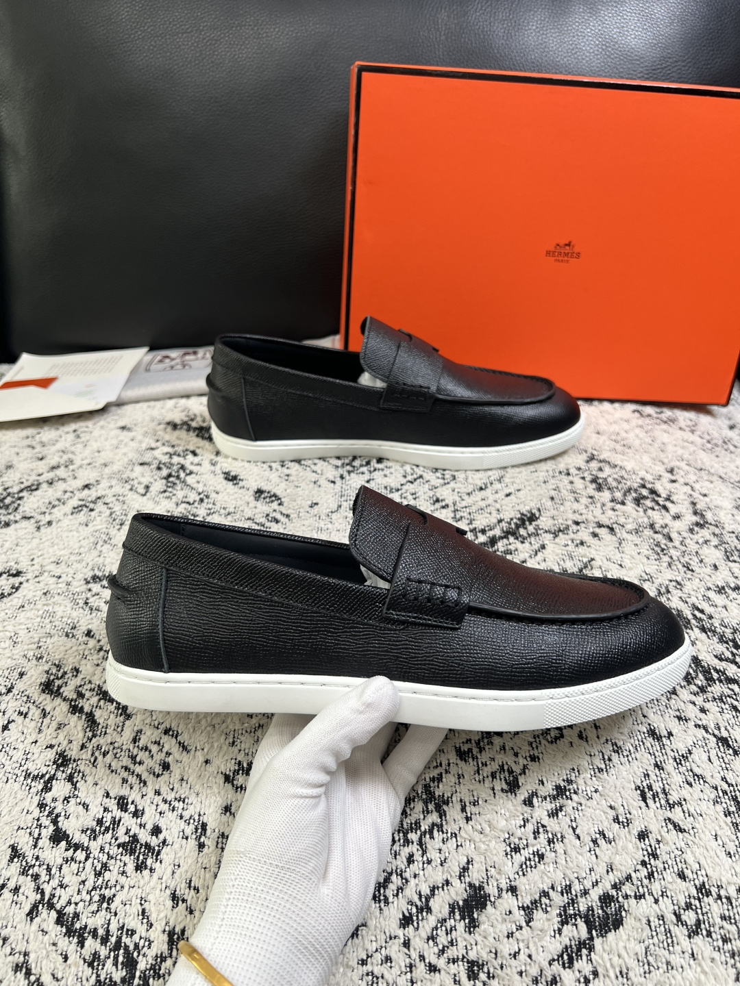 Hermes  高品质  顶级工艺品  爱马仕 专柜同步发售原厂配置，意大利进口原版牛皮面料，高品质拼接工艺，全进口水染