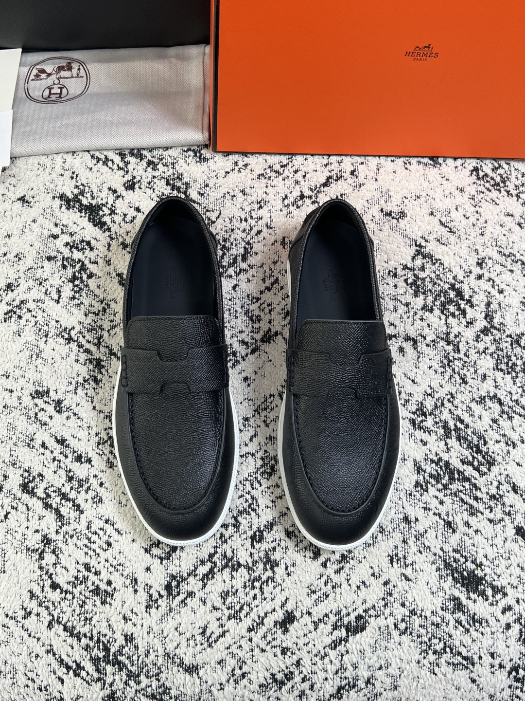 Hermes  高品质  顶级工艺品  爱马仕 专柜同步发售原厂配置，意大利进口原版牛皮面料，高品质拼接工艺，全进口水染