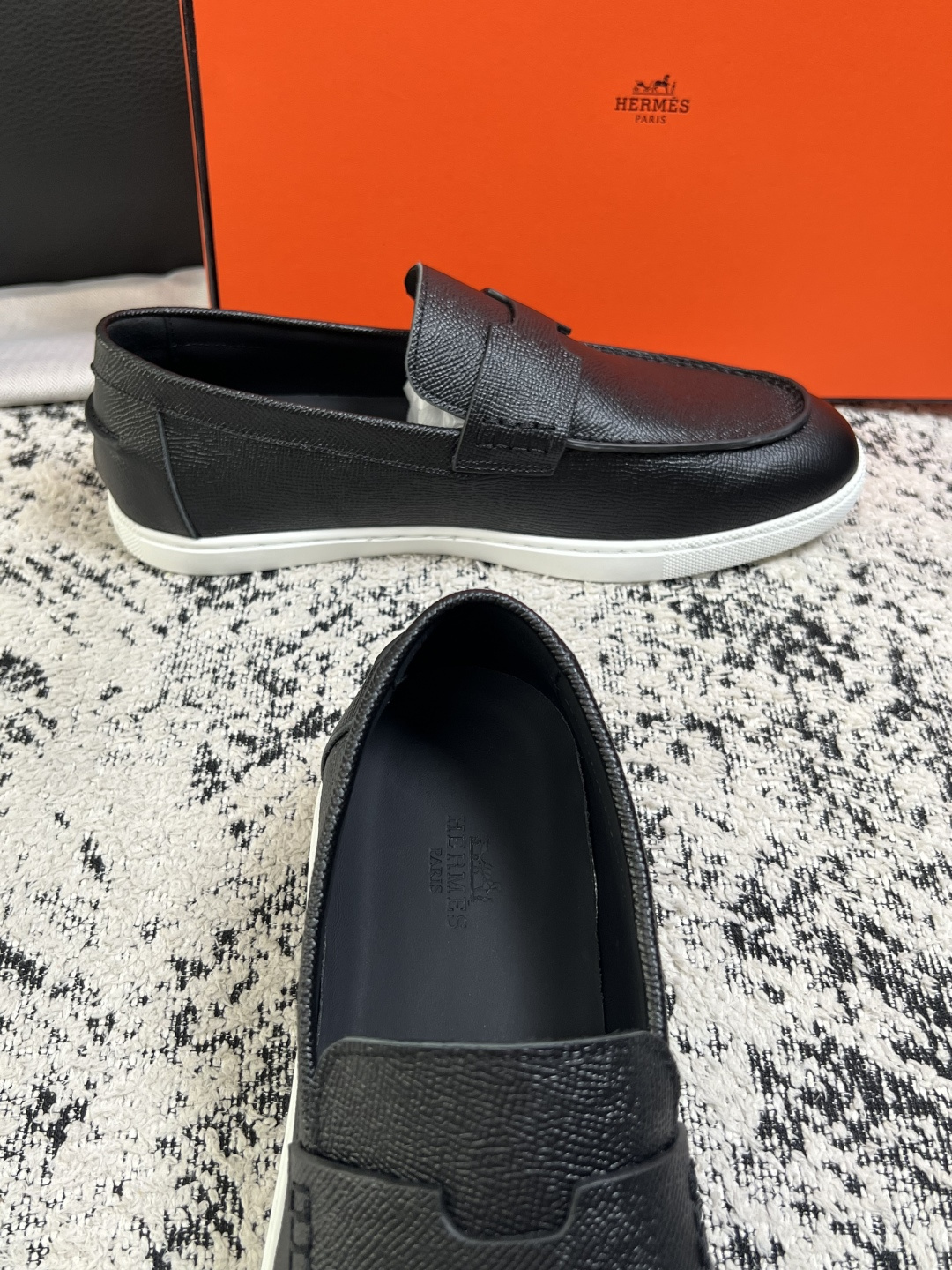 Hermes  高品质  顶级工艺品  爱马仕 专柜同步发售原厂配置，意大利进口原版牛皮面料，高品质拼接工艺，全进口水染