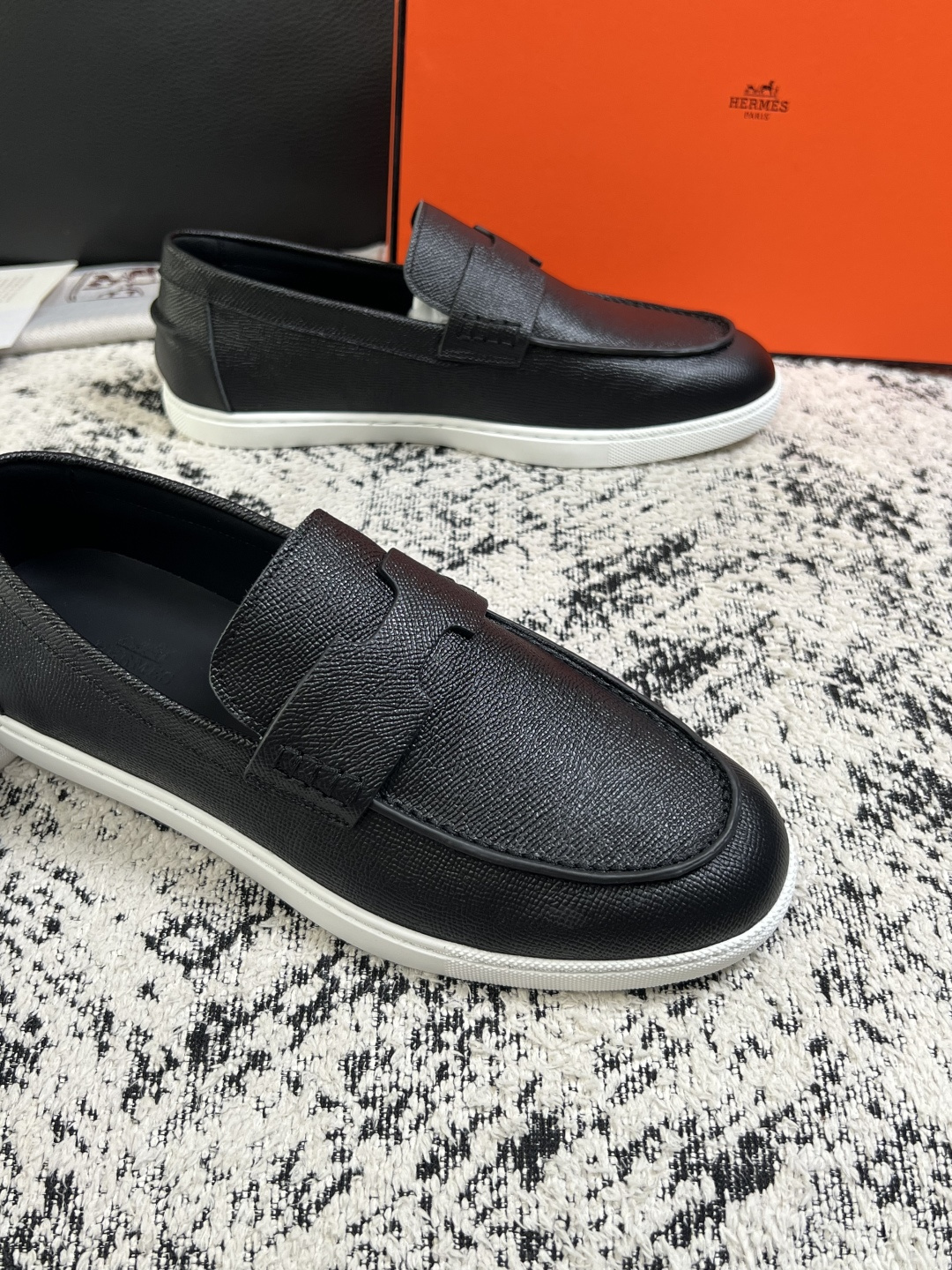 Hermes  高品质  顶级工艺品  爱马仕 专柜同步发售原厂配置，意大利进口原版牛皮面料，高品质拼接工艺，全进口水染