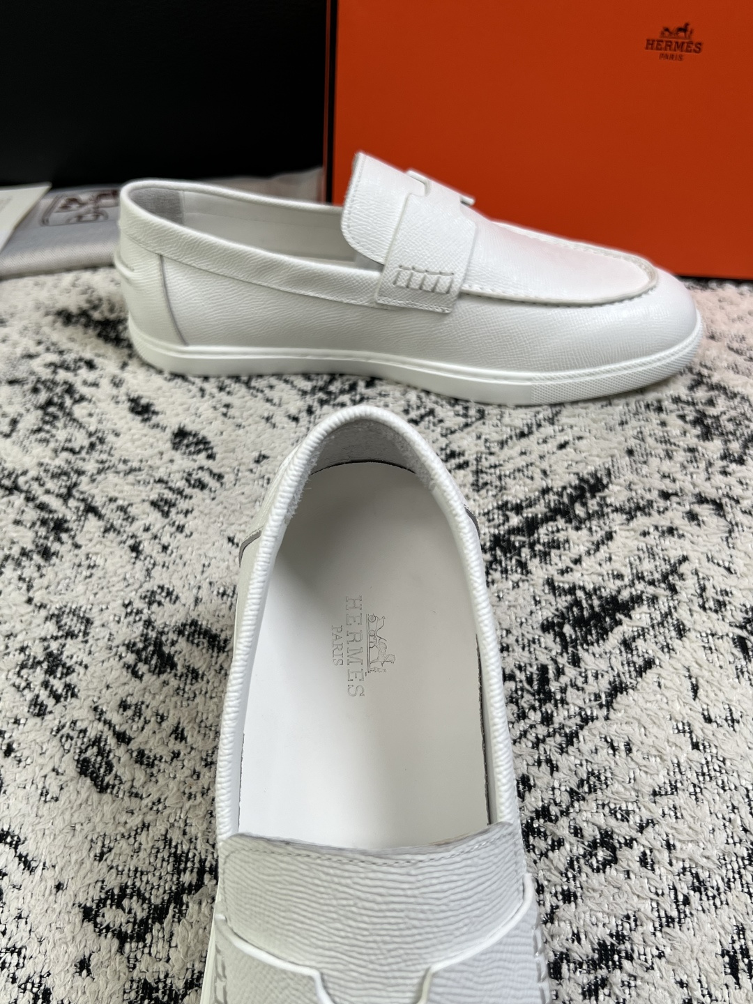 Hermes  高品质  顶级工艺品  爱马仕 专柜同步发售原厂配置，意大利进口原版牛皮面料，高品质拼接工艺，全进口水染