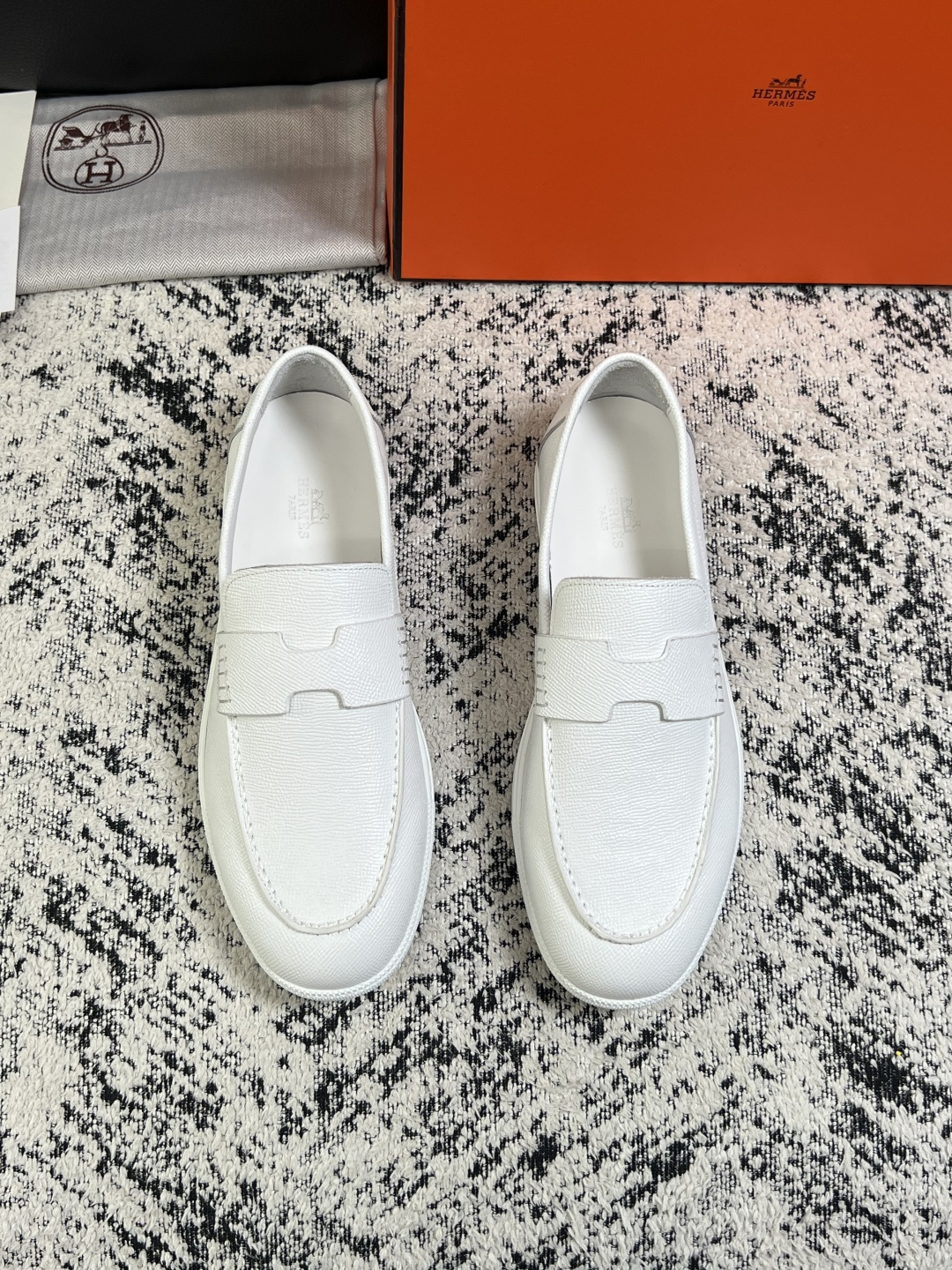 Hermes  高品质  顶级工艺品  爱马仕 专柜同步发售原厂配置，意大利进口原版牛皮面料，高品质拼接工艺，全进口水染