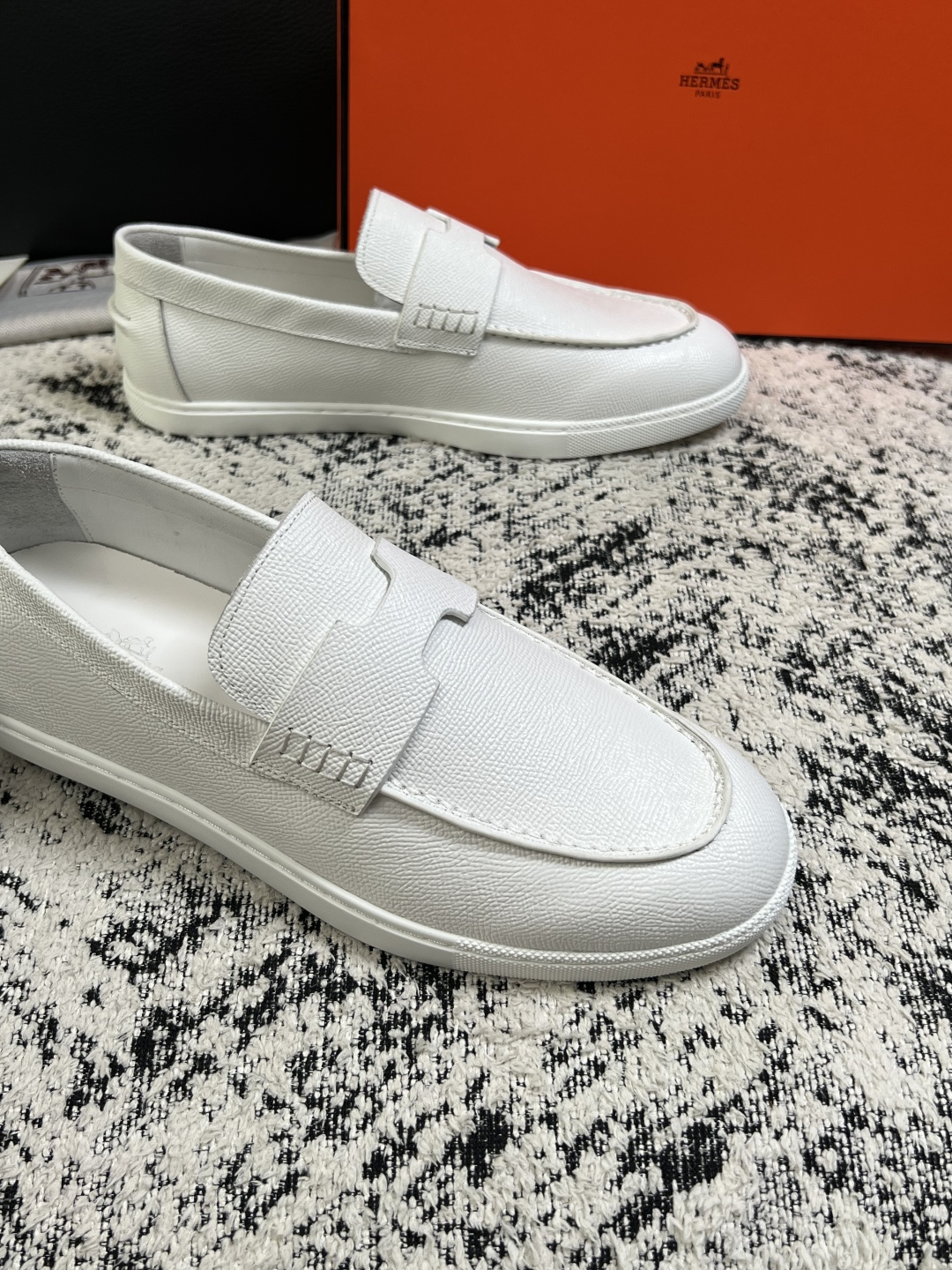 Hermes  高品质  顶级工艺品  爱马仕 专柜同步发售原厂配置，意大利进口原版牛皮面料，高品质拼接工艺，全进口水染