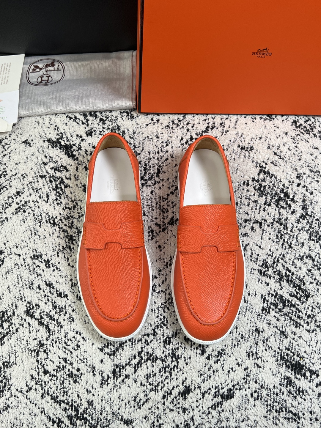 Hermes  高品质  顶级工艺品  爱马仕 专柜同步发售原厂配置，意大利进口原版牛皮面料，高品质拼接工艺，全进口水染