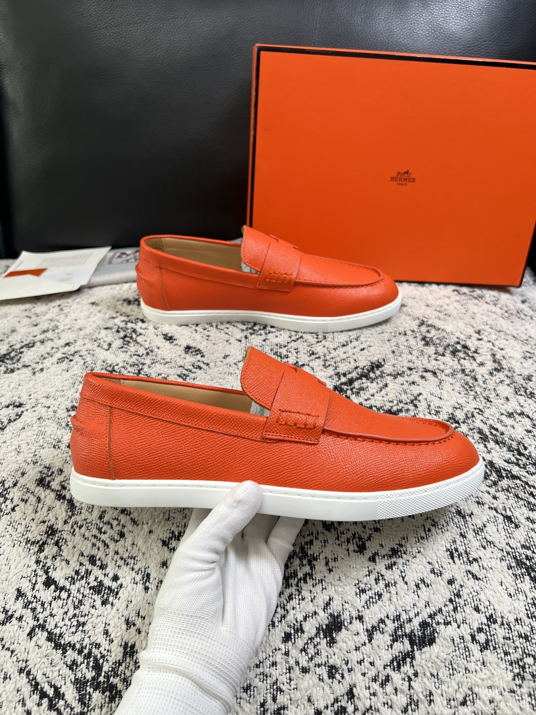 Hermes  高品质  顶级工艺品  爱马仕 专柜同步发售原厂配置，意大利进口原版牛皮面料，高品质拼接工艺，全进口水染