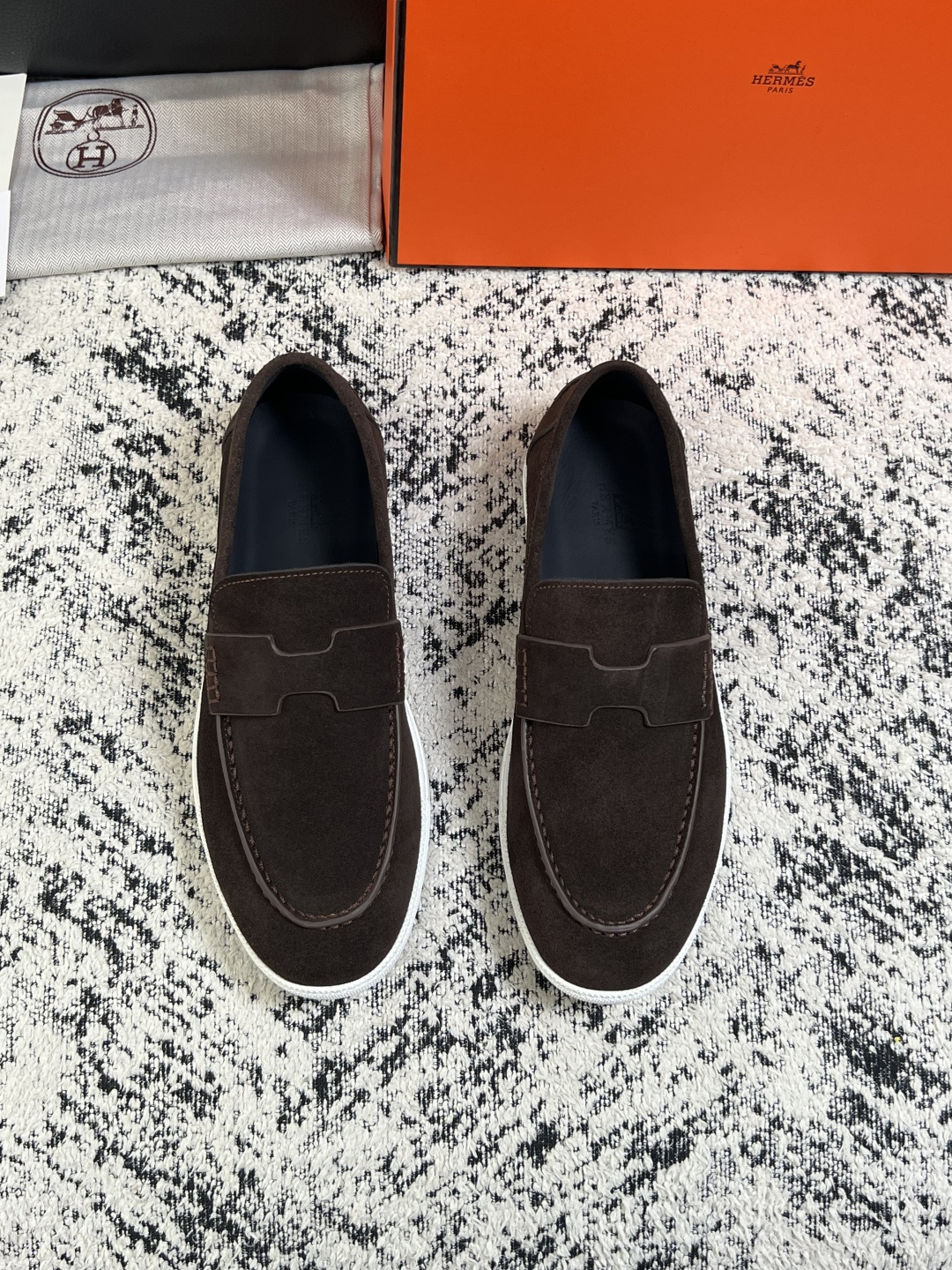 Hermes  高品质  顶级工艺品  爱马仕 专柜同步发售原厂配置，意大利进口原版牛皮面料，高品质拼接工艺，全进口水染