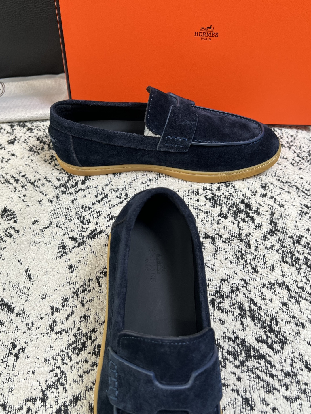 Hermes  高品质  顶级工艺品  爱马仕 专柜同步发售原厂配置，意大利进口原版牛皮面料，高品质拼接工艺，全进口水染