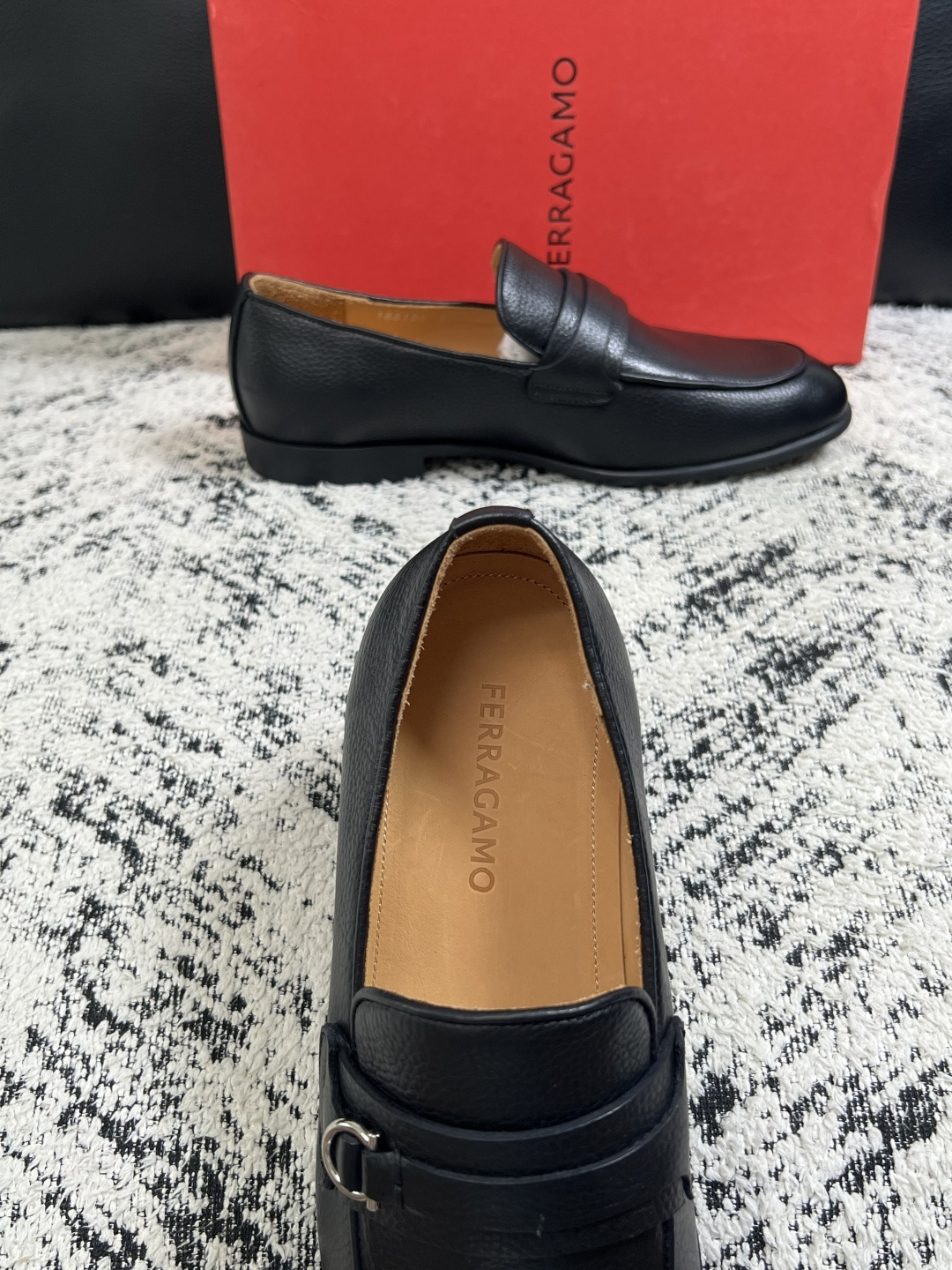 Ferragamo  高品质  顶级工艺品  菲拉格慕  皮鞋专柜同步发售原厂配置，意大利进口原版牛皮，进口水染牛里 ，