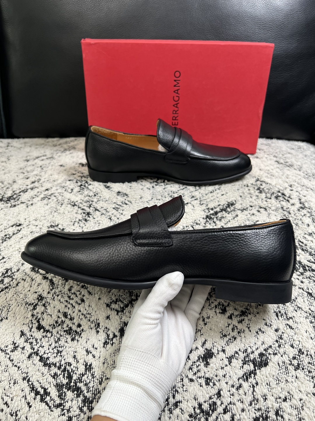 Ferragamo  高品质  顶级工艺品  菲拉格慕  皮鞋专柜同步发售原厂配置，意大利进口原版牛皮，进口水染牛里 ，