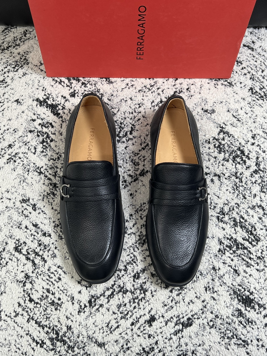 Ferragamo  高品质  顶级工艺品  菲拉格慕  皮鞋专柜同步发售原厂配置，意大利进口原版牛皮，进口水染牛里 ，
