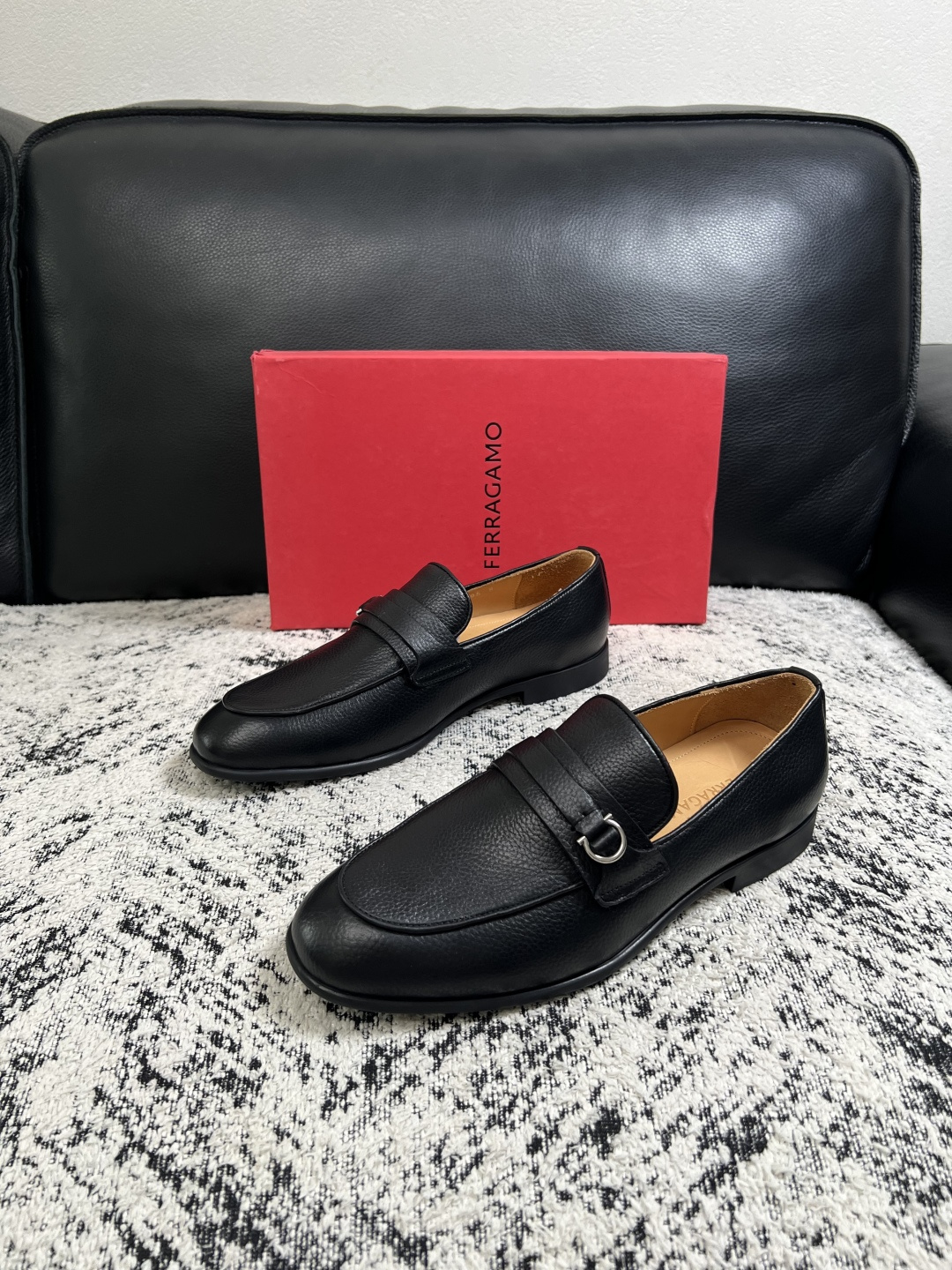 Ferragamo  高品质  顶级工艺品  菲拉格慕  皮鞋专柜同步发售原厂配置，意大利进口原版牛皮，进口水染牛里 ，