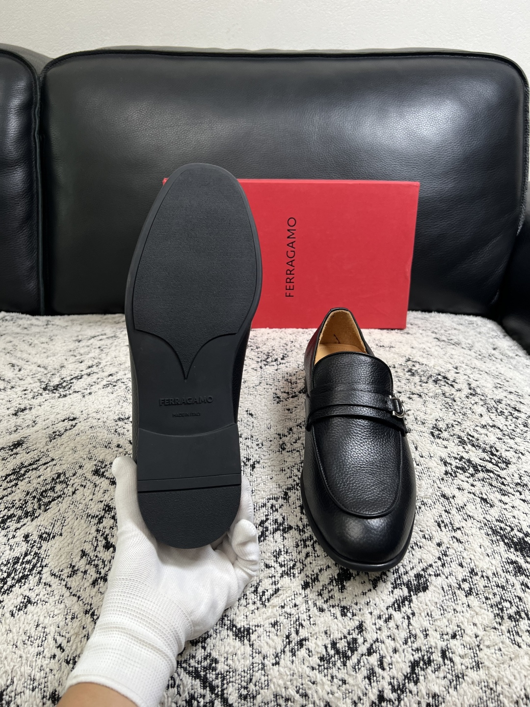 Ferragamo  高品质  顶级工艺品  菲拉格慕  皮鞋专柜同步发售原厂配置，意大利进口原版牛皮，进口水染牛里 ，
