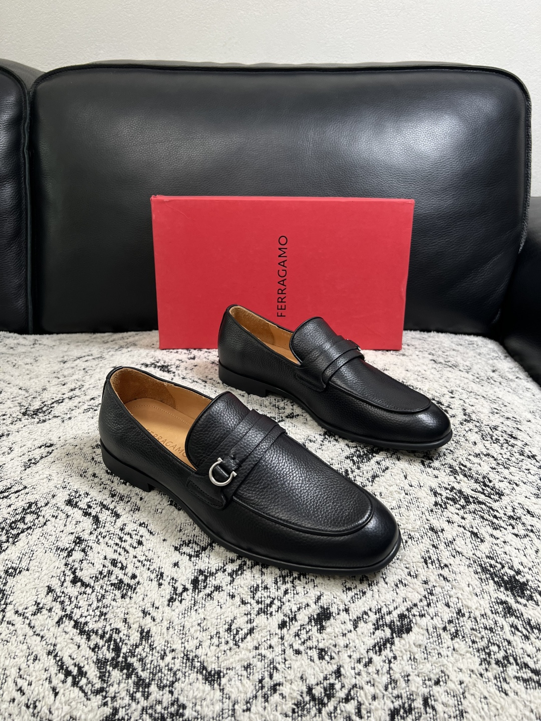 Ferragamo  高品质  顶级工艺品  菲拉格慕  皮鞋专柜同步发售原厂配置，意大利进口原版牛皮，进口水染牛里 ，