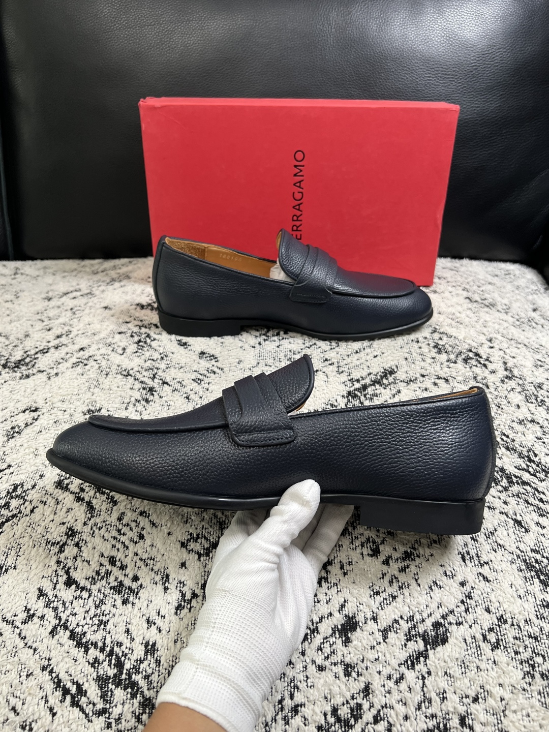 Ferragamo  高品质  顶级工艺品  菲拉格慕  皮鞋专柜同步发售原厂配置，意大利进口原版牛皮，进口水染牛里 ，
