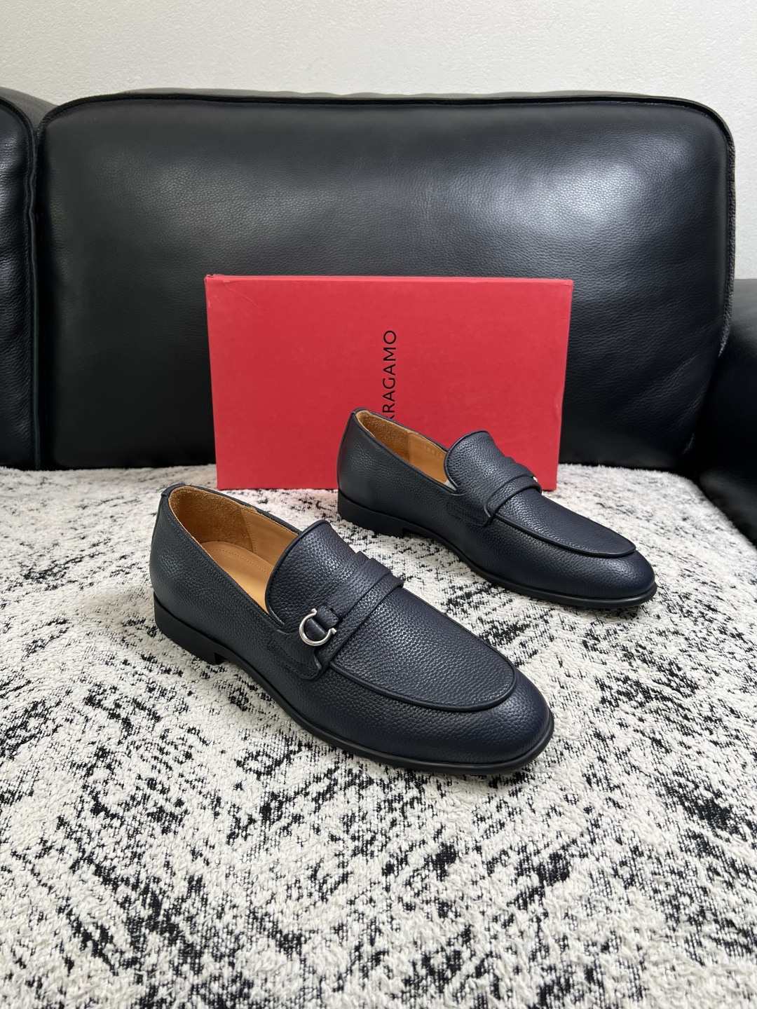 Ferragamo  高品质  顶级工艺品  菲拉格慕  皮鞋专柜同步发售原厂配置，意大利进口原版牛皮，进口水染牛里 ，