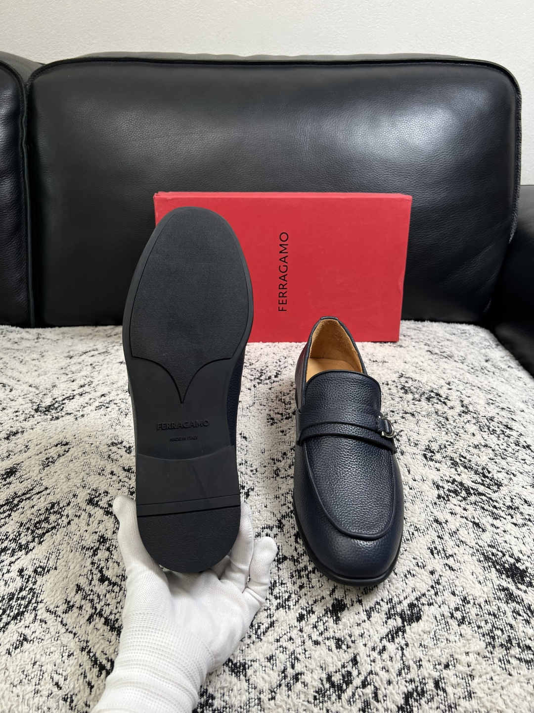 Ferragamo  高品质  顶级工艺品  菲拉格慕  皮鞋专柜同步发售原厂配置，意大利进口原版牛皮，进口水染牛里 ，
