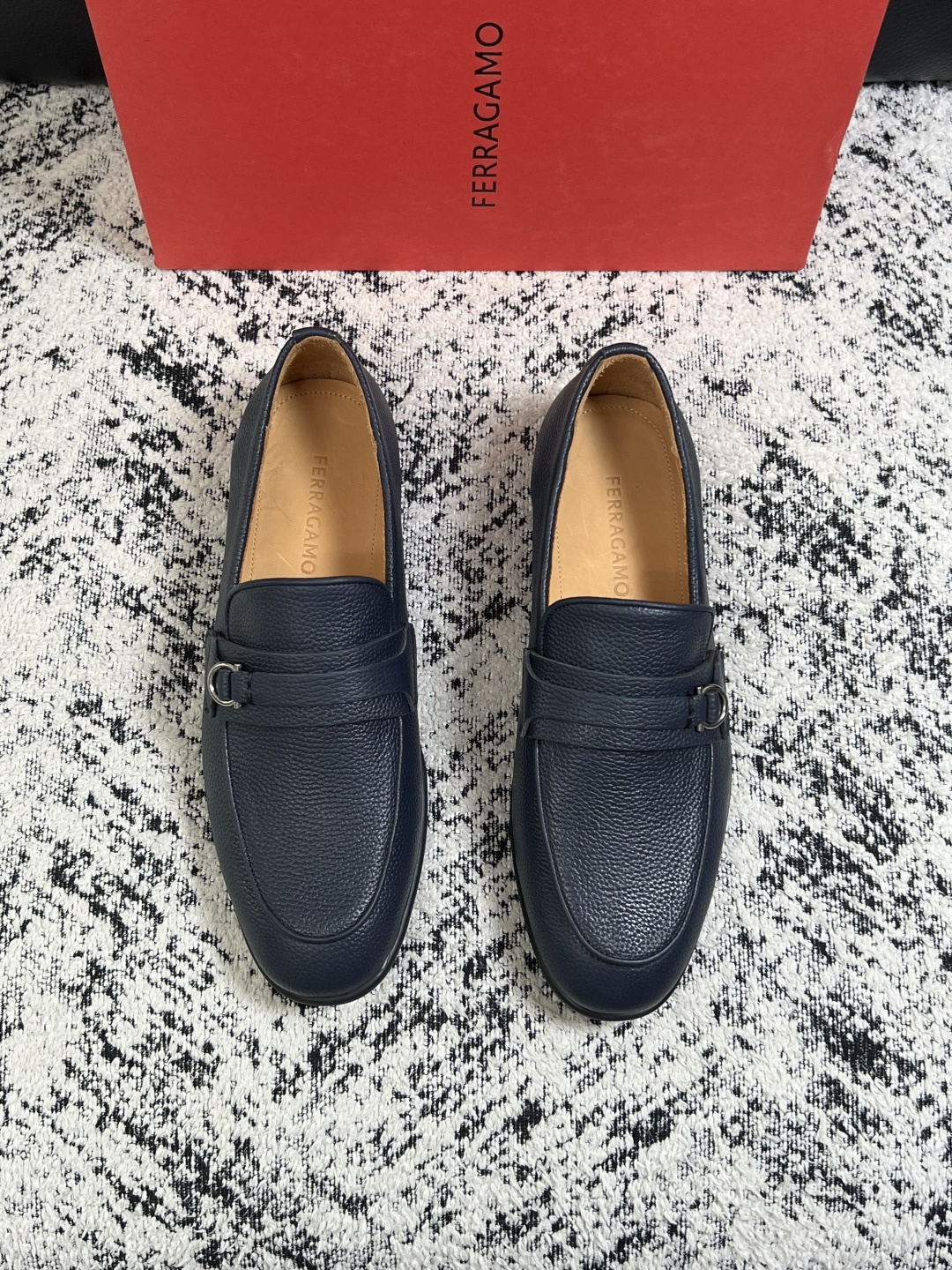 Ferragamo  高品质  顶级工艺品  菲拉格慕  皮鞋专柜同步发售原厂配置，意大利进口原版牛皮，进口水染牛里 ，