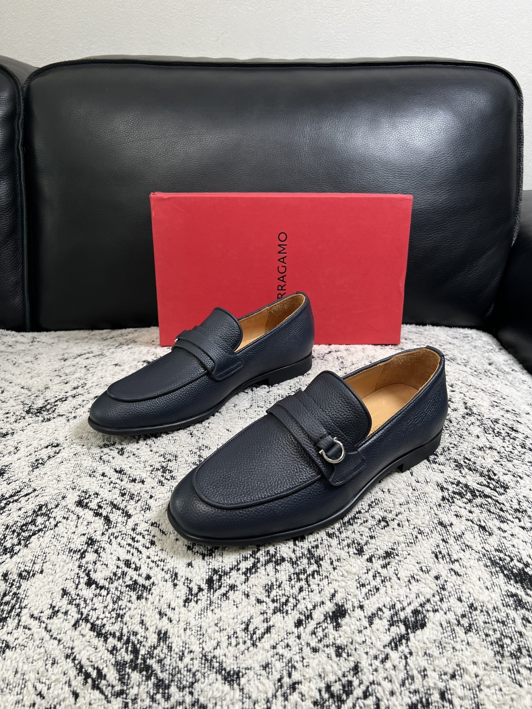 Ferragamo  高品质  顶级工艺品  菲拉格慕  皮鞋专柜同步发售原厂配置，意大利进口原版牛皮，进口水染牛里 ，
