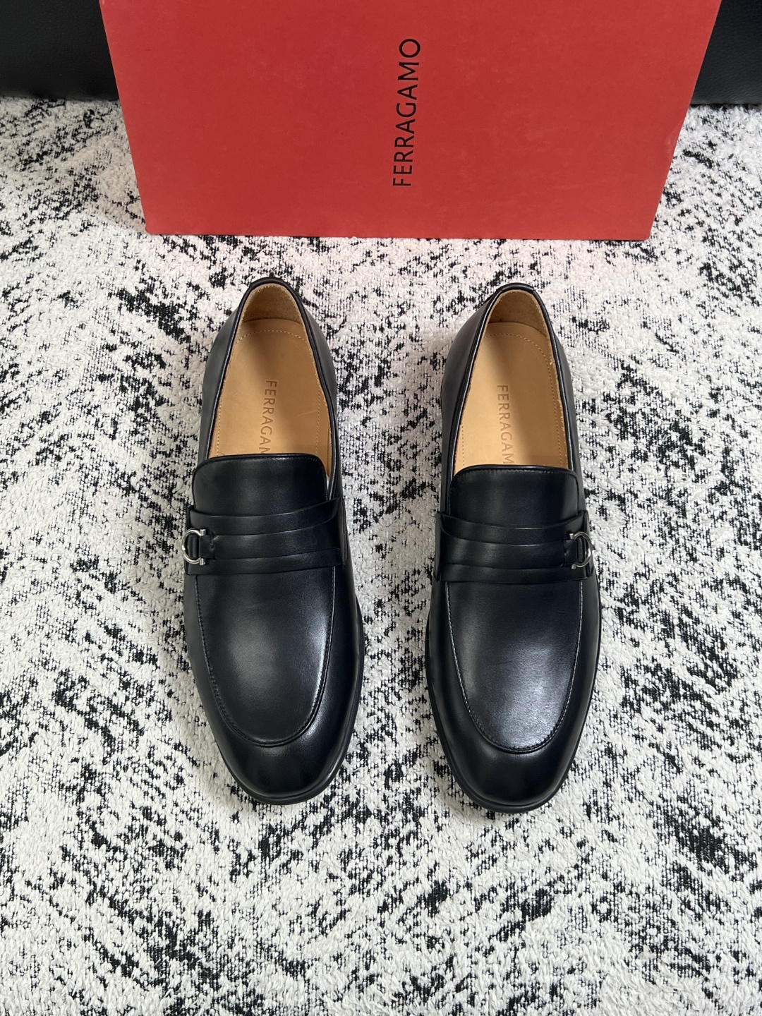 Ferragamo  高品质  顶级工艺品  菲拉格慕  皮鞋专柜同步发售原厂配置，意大利进口原版牛皮，进口水染牛里 ，