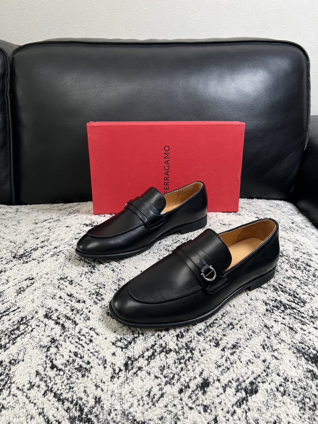 Ferragamo  高品质  顶级工艺品  菲拉格慕  皮鞋专柜同步发售原厂配置，意大利进口原版牛皮，进口水染牛里 ，