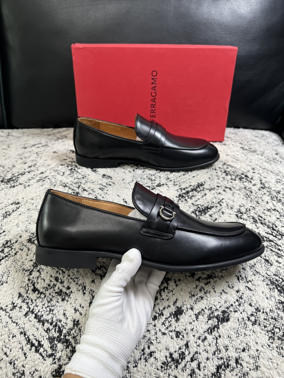 Ferragamo  高品质  顶级工艺品  菲拉格慕  皮鞋专柜同步发售原厂配置，意大利进口原版牛皮，进口水染牛里 ，