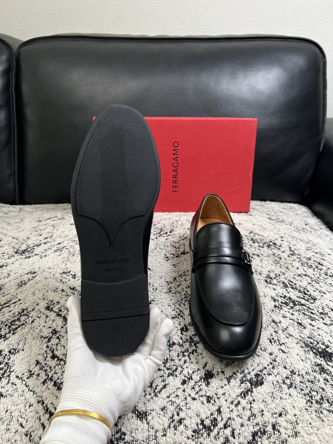 Ferragamo  高品质  顶级工艺品  菲拉格慕  皮鞋专柜同步发售原厂配置，意大利进口原版牛皮，进口水染牛里 ，