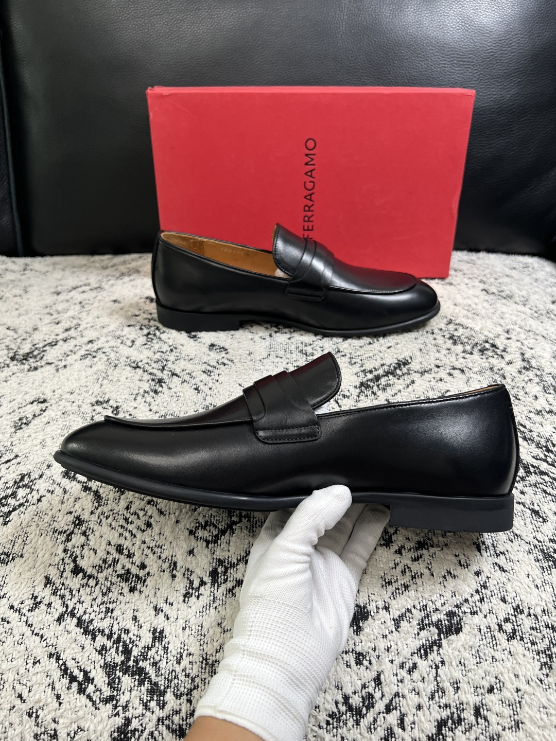 Ferragamo  高品质  顶级工艺品  菲拉格慕  皮鞋专柜同步发售原厂配置，意大利进口原版牛皮，进口水染牛里 ，