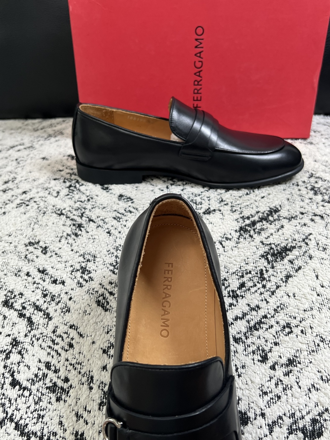 Ferragamo  高品质  顶级工艺品  菲拉格慕  皮鞋专柜同步发售原厂配置，意大利进口原版牛皮，进口水染牛里 ，