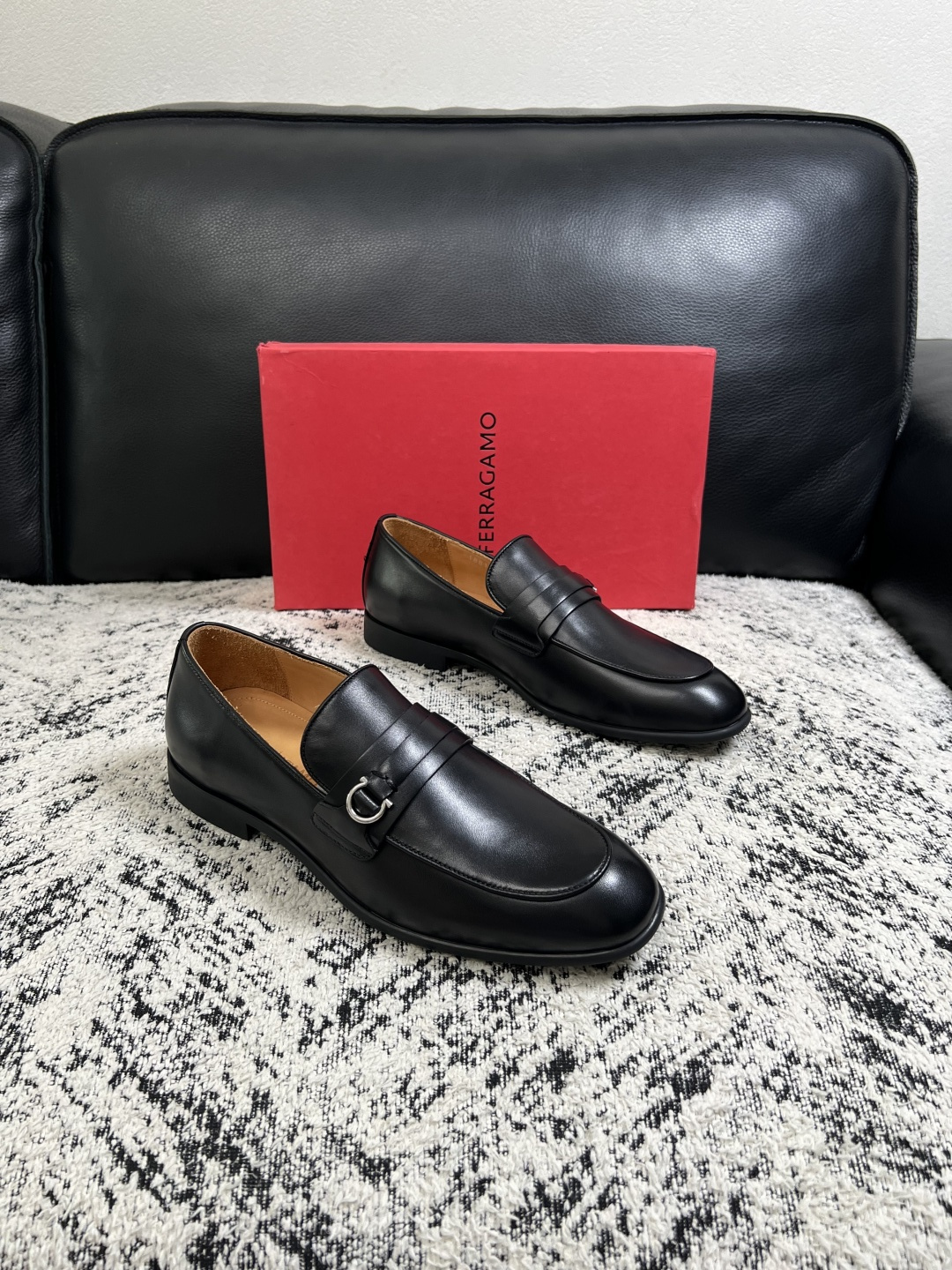 Ferragamo  高品质  顶级工艺品  菲拉格慕  皮鞋专柜同步发售原厂配置，意大利进口原版牛皮，进口水染牛里 ，