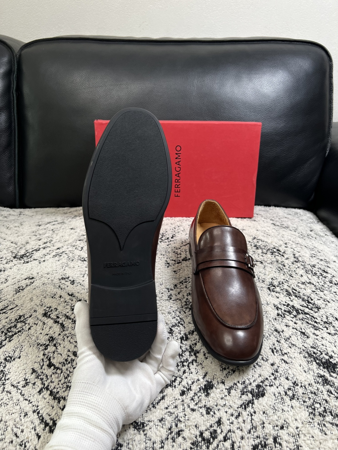 Ferragamo  高品质  顶级工艺品  菲拉格慕  皮鞋专柜同步发售原厂配置，意大利进口原版牛皮，进口水染牛里 ，