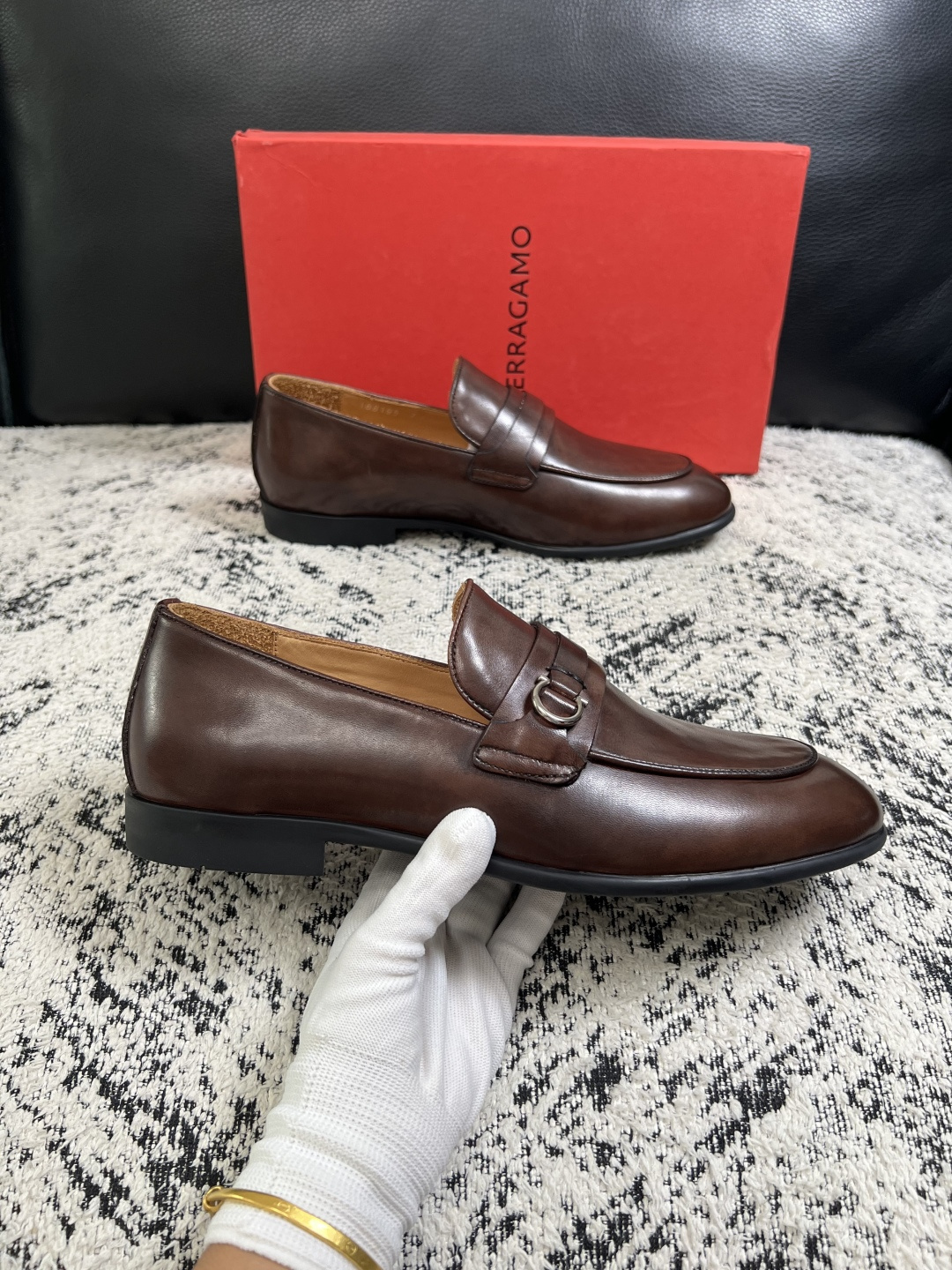 Ferragamo  高品质  顶级工艺品  菲拉格慕  皮鞋专柜同步发售原厂配置，意大利进口原版牛皮，进口水染牛里 ，