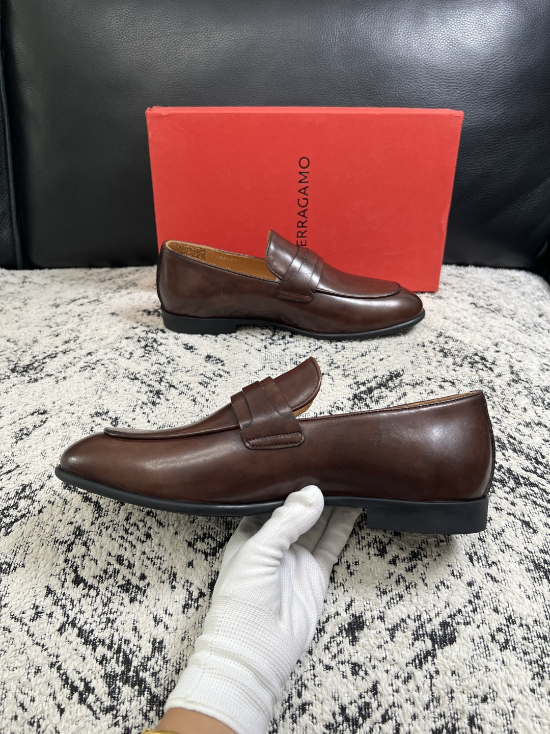 Ferragamo  高品质  顶级工艺品  菲拉格慕  皮鞋专柜同步发售原厂配置，意大利进口原版牛皮，进口水染牛里 ，
