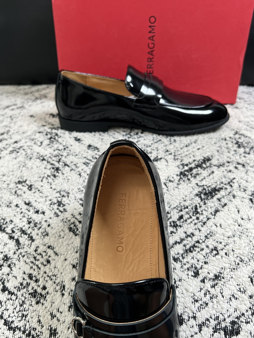 Ferragamo  高品质  顶级工艺品  菲拉格慕  皮鞋专柜同步发售原厂配置，意大利进口原版牛皮，进口水染牛里 ，