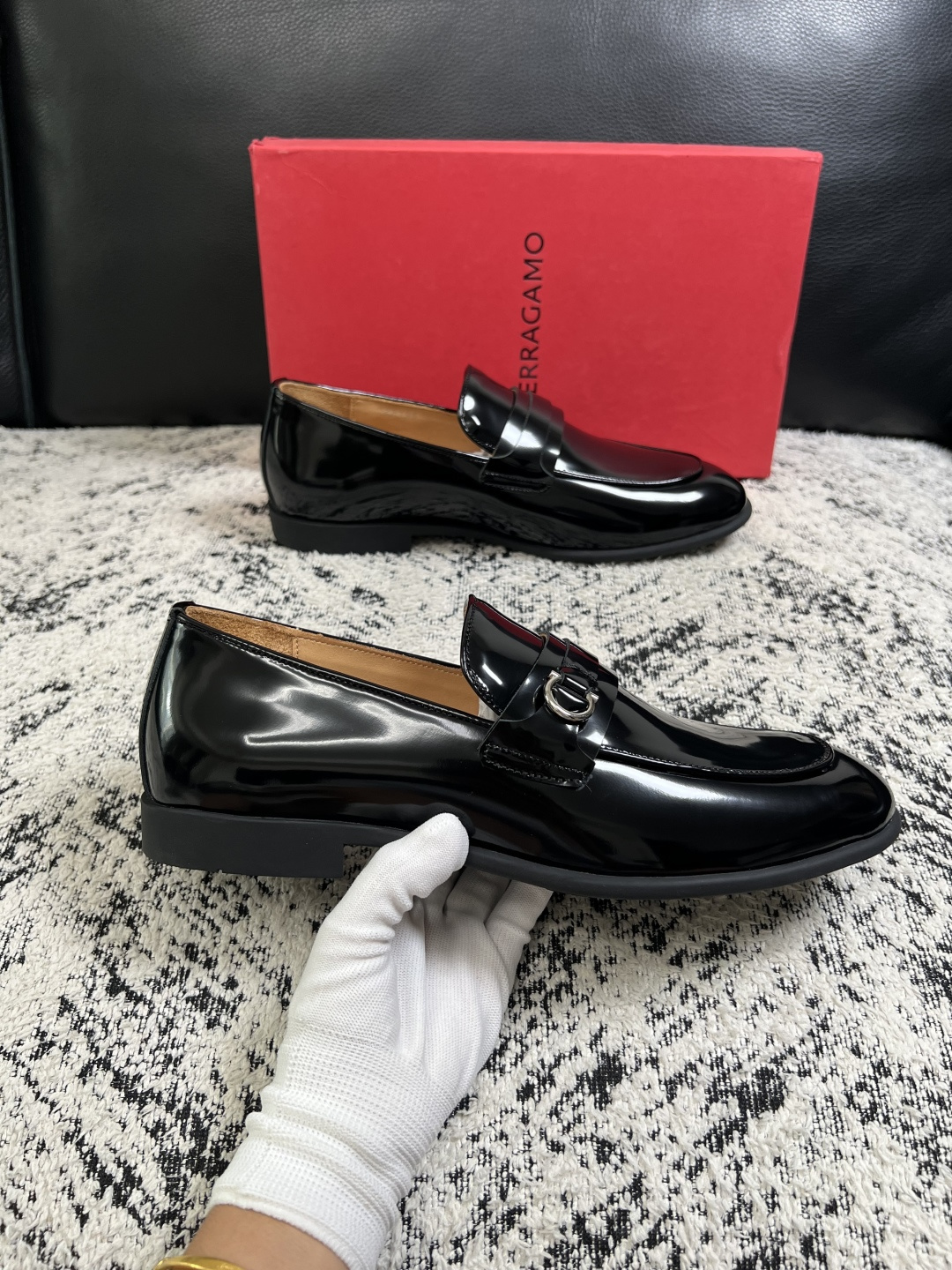 Ferragamo  高品质  顶级工艺品  菲拉格慕  皮鞋专柜同步发售原厂配置，意大利进口原版牛皮，进口水染牛里 ，