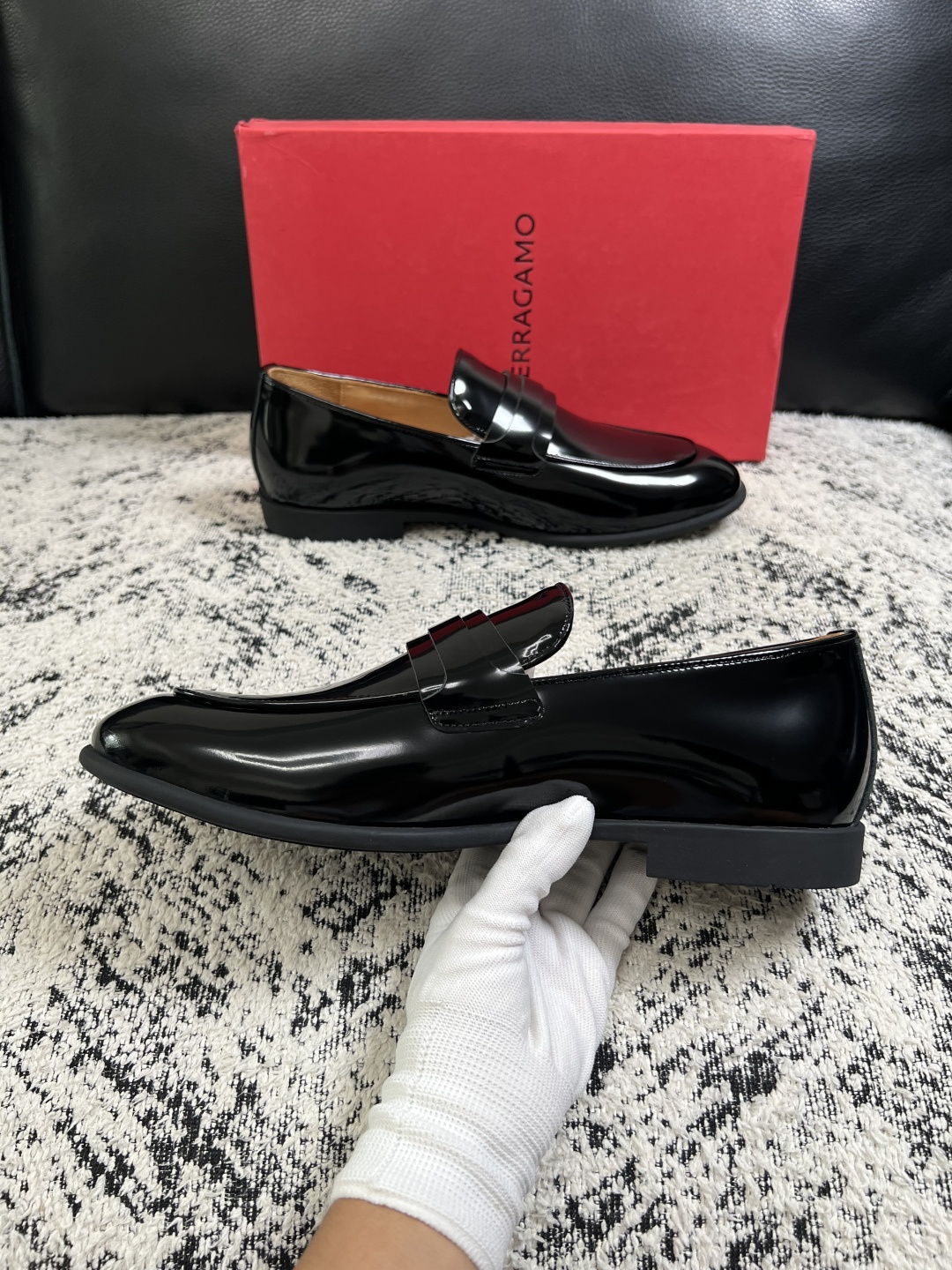 Ferragamo  高品质  顶级工艺品  菲拉格慕  皮鞋专柜同步发售原厂配置，意大利进口原版牛皮，进口水染牛里 ，