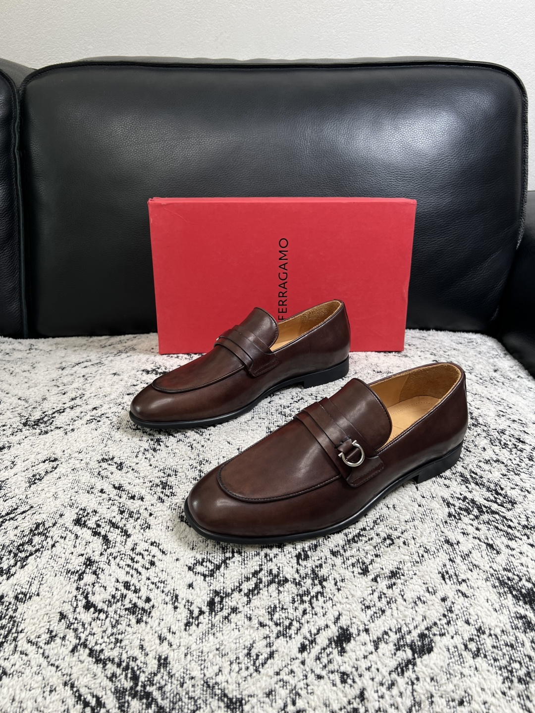 Ferragamo  高品质  顶级工艺品  菲拉格慕  皮鞋专柜同步发售原厂配置，意大利进口原版牛皮，进口水染牛里 ，