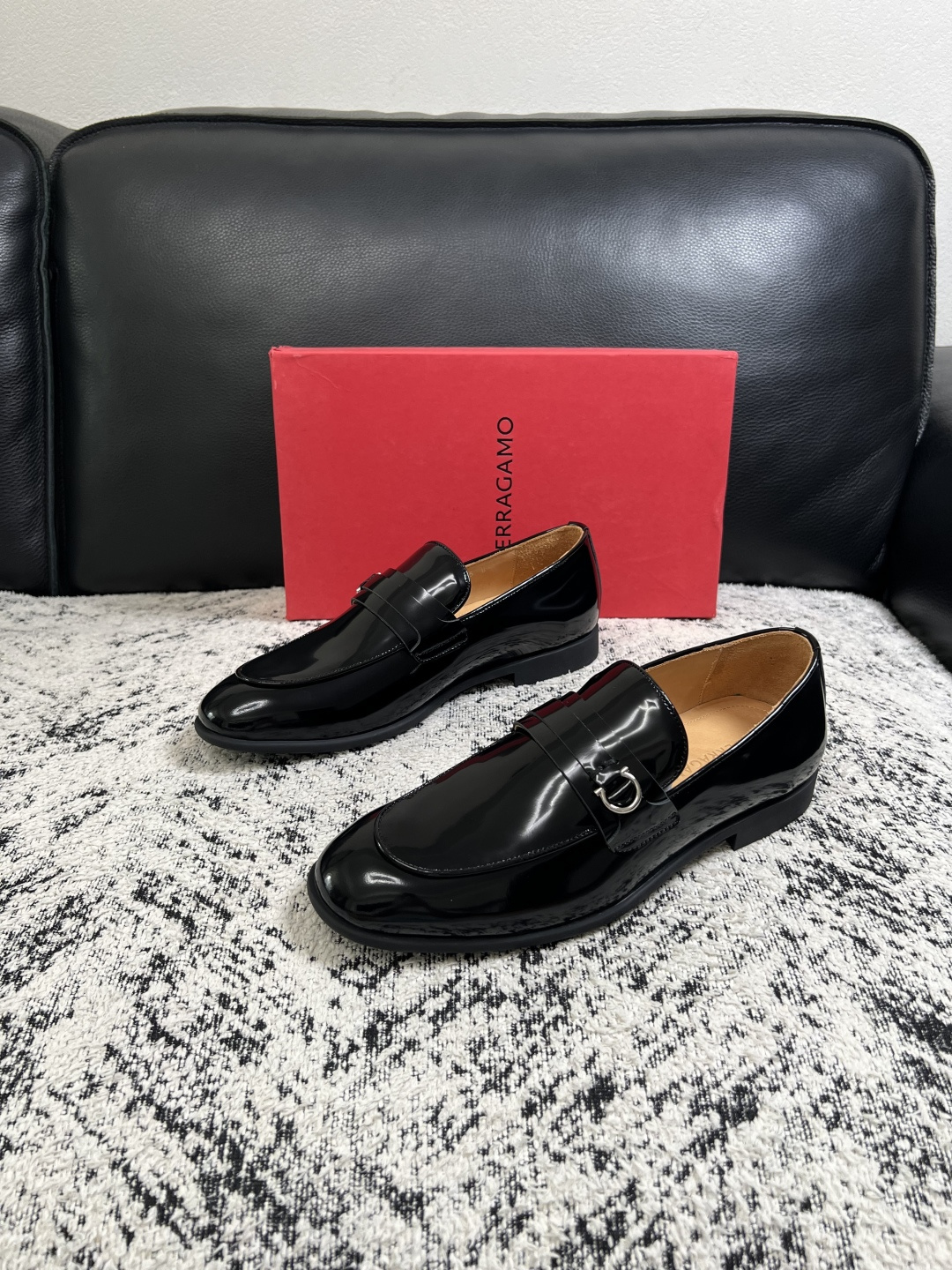 Ferragamo  高品质  顶级工艺品  菲拉格慕  皮鞋专柜同步发售原厂配置，意大利进口原版牛皮，进口水染牛里 ，