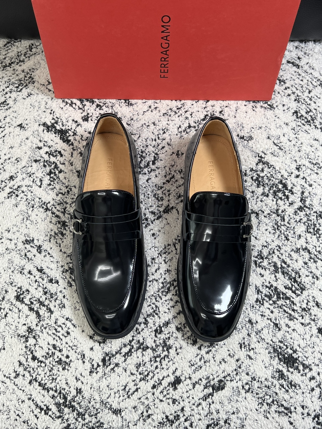 Ferragamo  高品质  顶级工艺品  菲拉格慕  皮鞋专柜同步发售原厂配置，意大利进口原版牛皮，进口水染牛里 ，