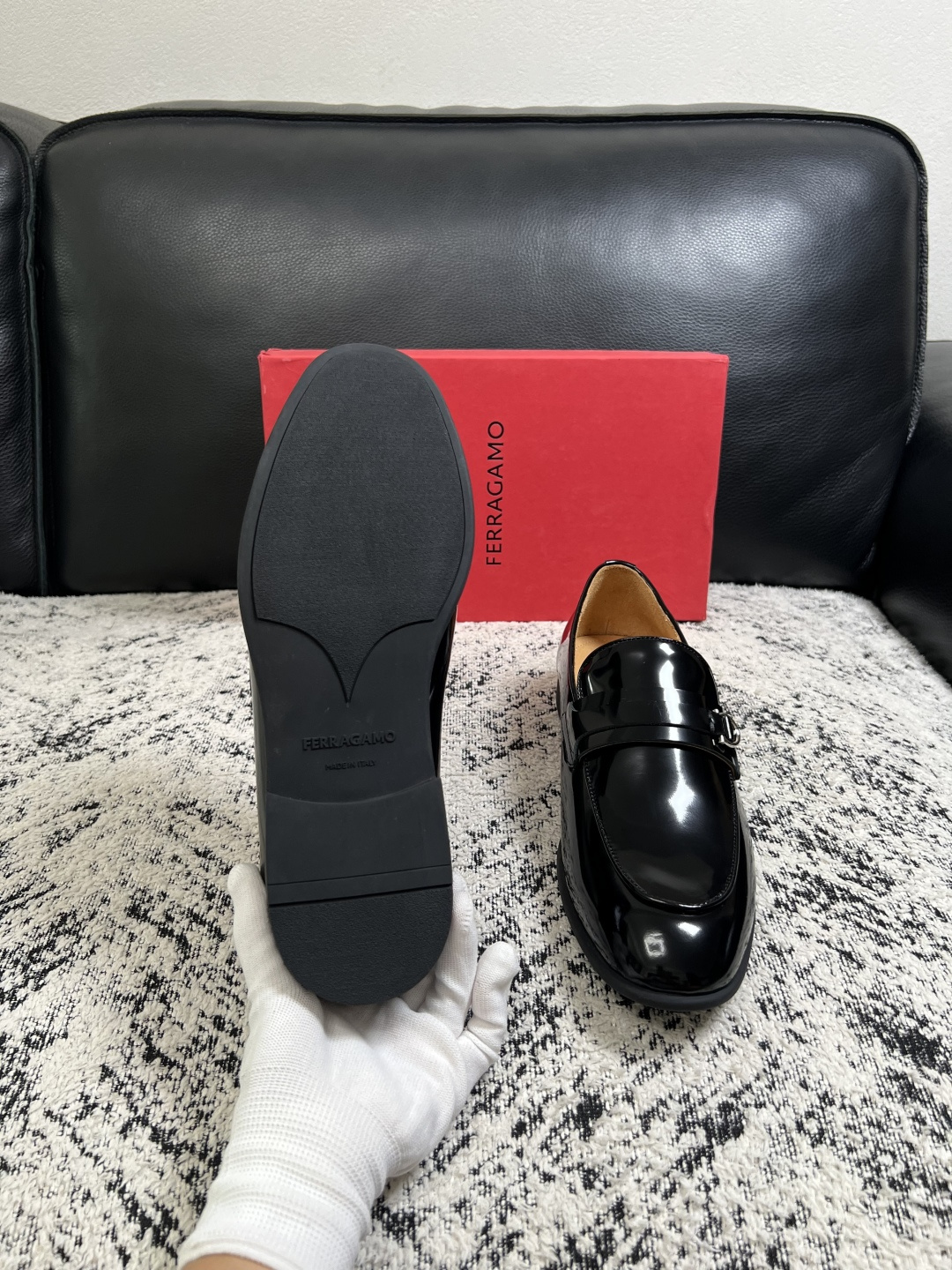 Ferragamo  高品质  顶级工艺品  菲拉格慕  皮鞋专柜同步发售原厂配置，意大利进口原版牛皮，进口水染牛里 ，
