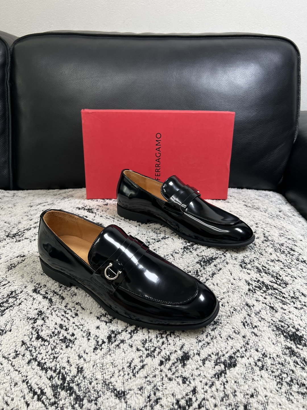 Ferragamo  高品质  顶级工艺品  菲拉格慕  皮鞋专柜同步发售原厂配置，意大利进口原版牛皮，进口水染牛里 ，