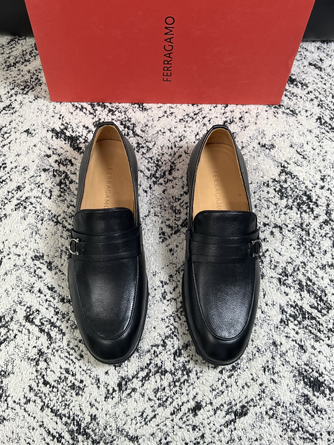 Ferragamo  高品质  顶级工艺品  菲拉格慕  皮鞋专柜同步发售原厂配置，意大利进口原版牛皮，进口水染牛里 ，