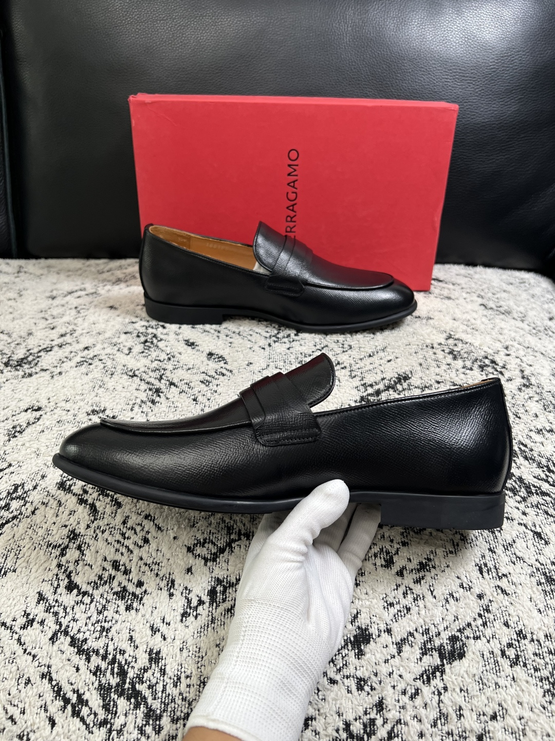 Ferragamo  高品质  顶级工艺品  菲拉格慕  皮鞋专柜同步发售原厂配置，意大利进口原版牛皮，进口水染牛里 ，