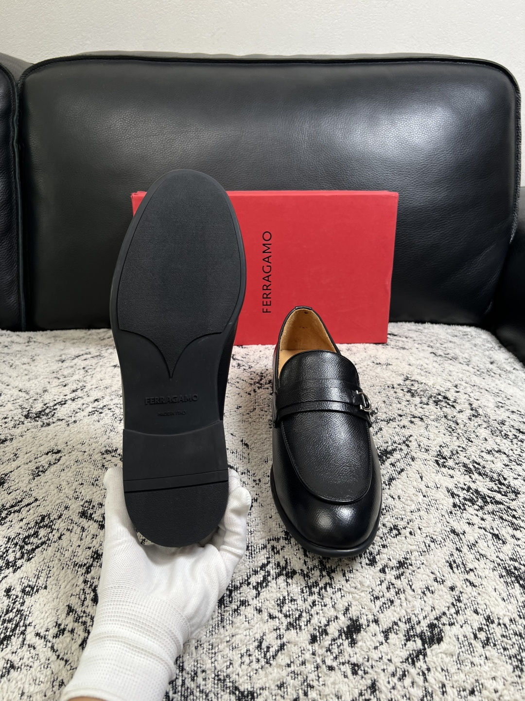 Ferragamo  高品质  顶级工艺品  菲拉格慕  皮鞋专柜同步发售原厂配置，意大利进口原版牛皮，进口水染牛里 ，