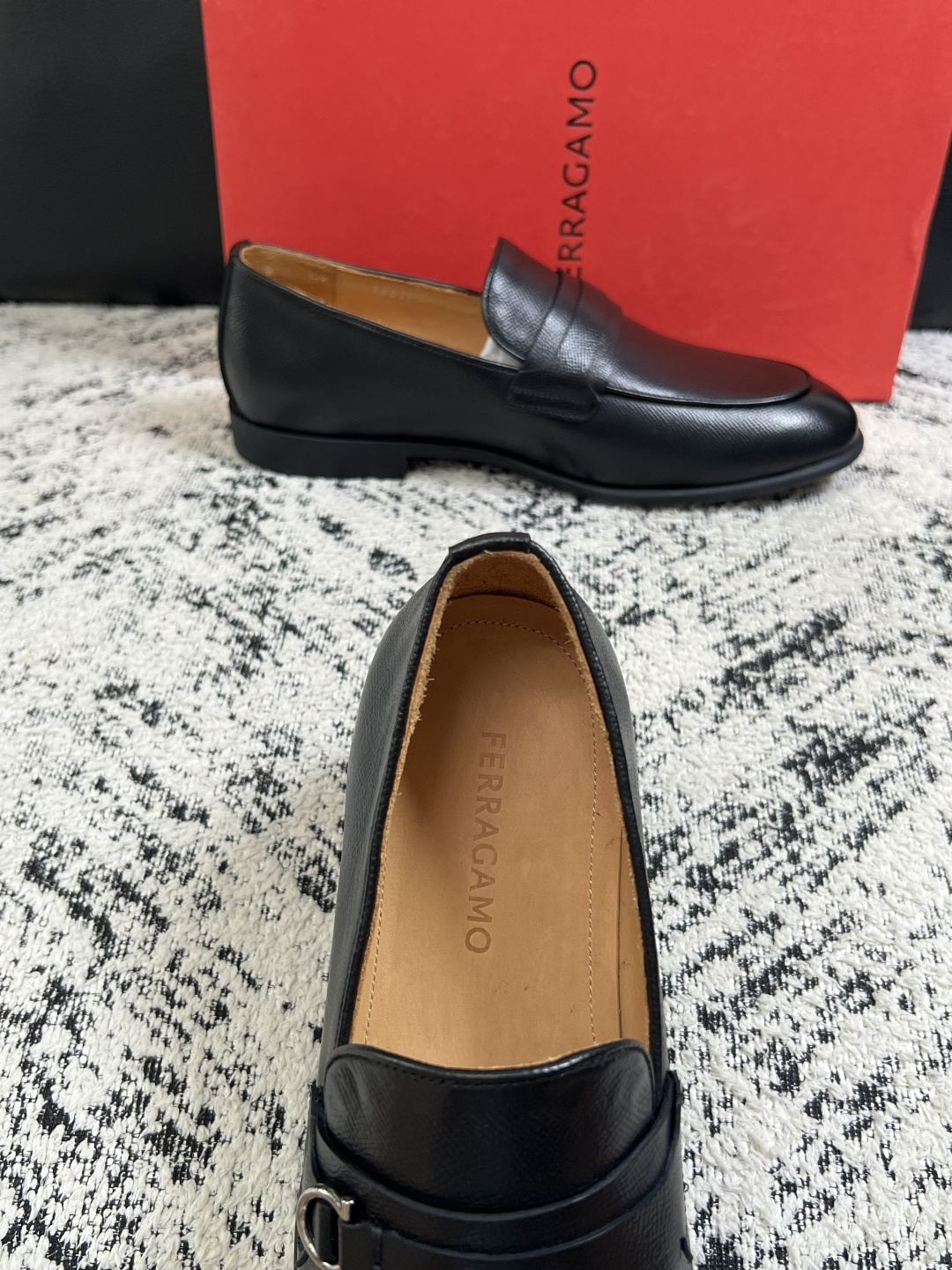 Ferragamo  高品质  顶级工艺品  菲拉格慕  皮鞋专柜同步发售原厂配置，意大利进口原版牛皮，进口水染牛里 ，