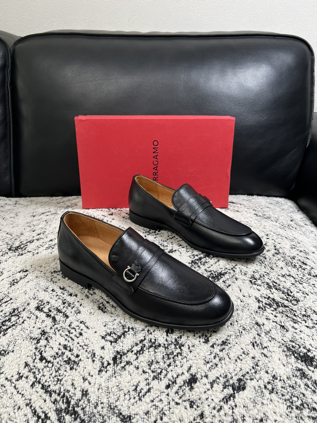 Ferragamo  高品质  顶级工艺品  菲拉格慕  皮鞋专柜同步发售原厂配置，意大利进口原版牛皮，进口水染牛里 ，