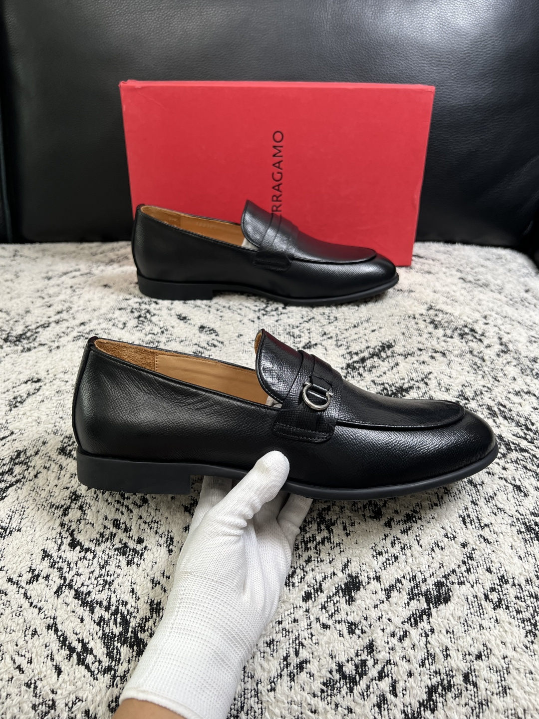 Ferragamo  高品质  顶级工艺品  菲拉格慕  皮鞋专柜同步发售原厂配置，意大利进口原版牛皮，进口水染牛里 ，