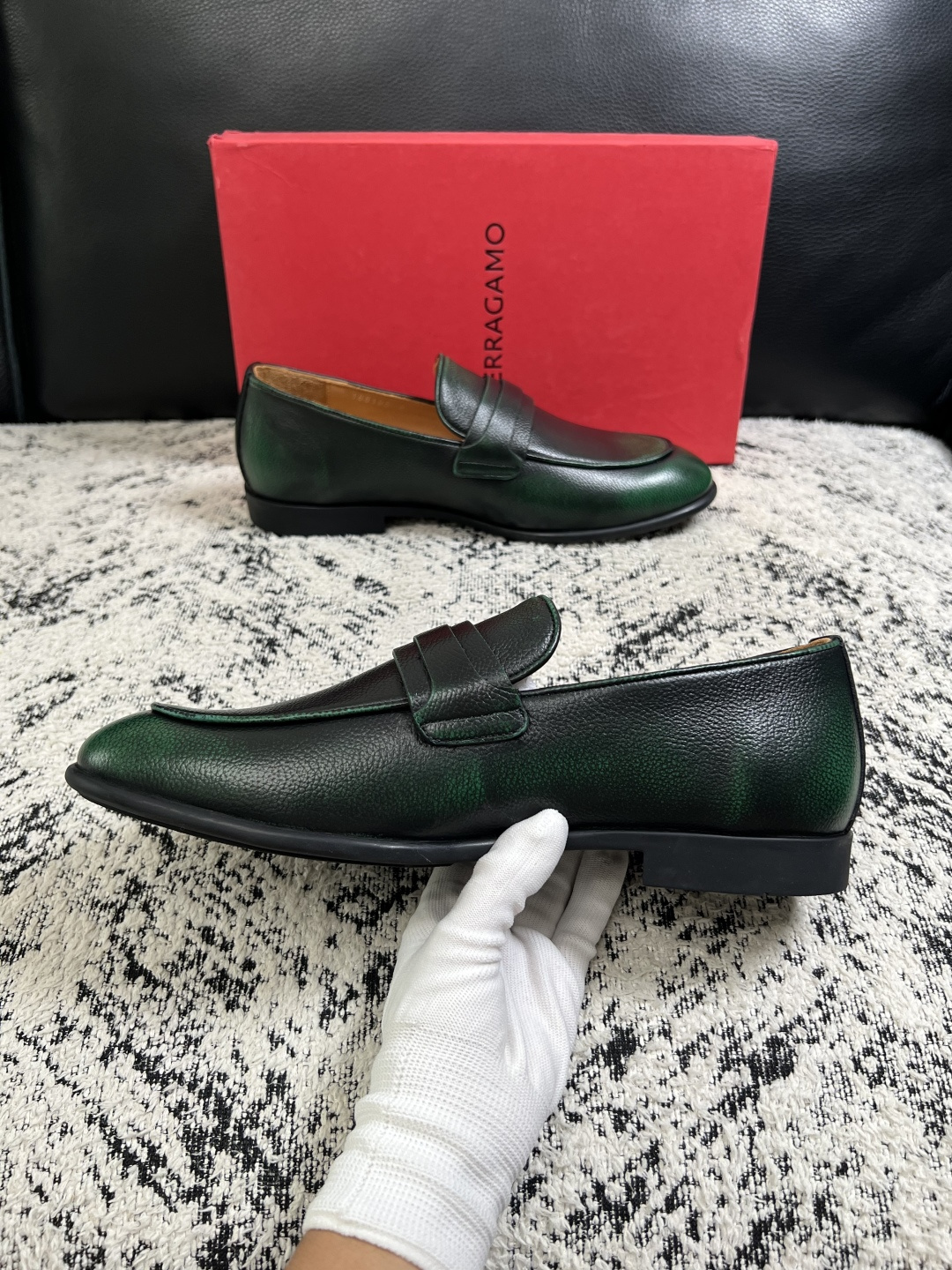 Ferragamo  高品质  顶级工艺品  菲拉格慕  皮鞋专柜同步发售原厂配置，意大利进口原版牛皮，进口水染牛里 ，